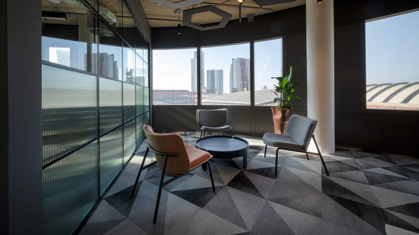 5 ways to create social capital in office interior design.